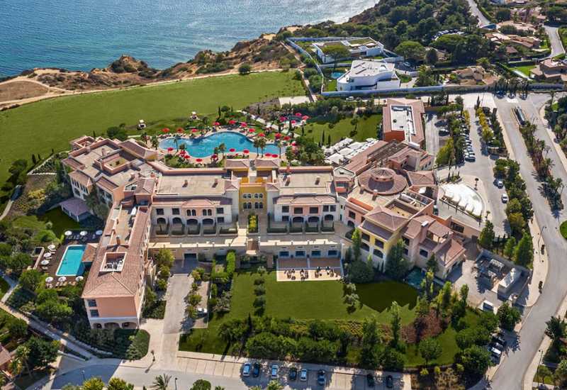  Cascade Hotel & Resort � Hotel