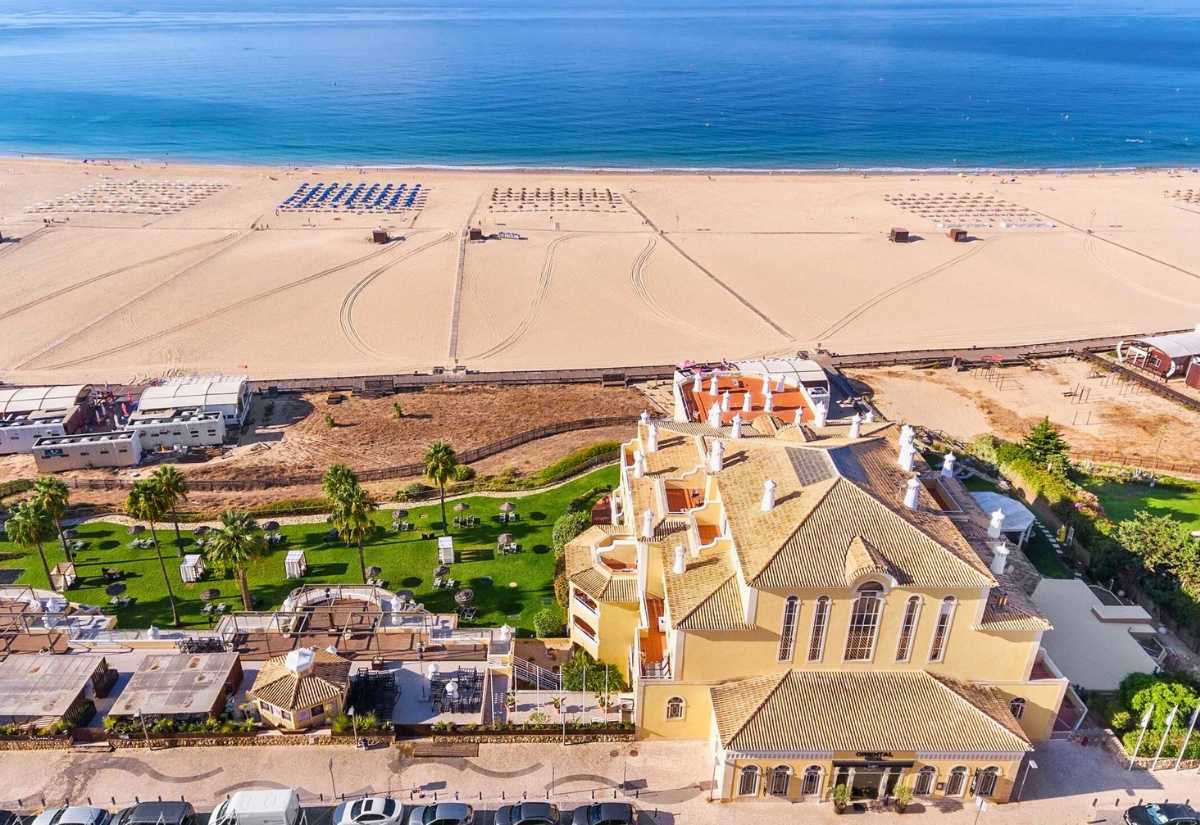  AP Oriental Beach Hotel 