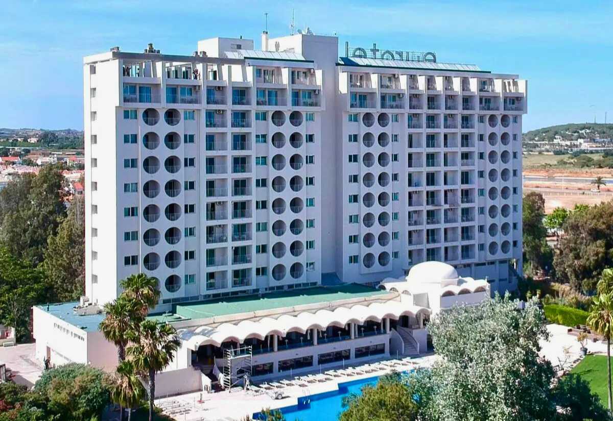  Ozadi Altura Beach Resort