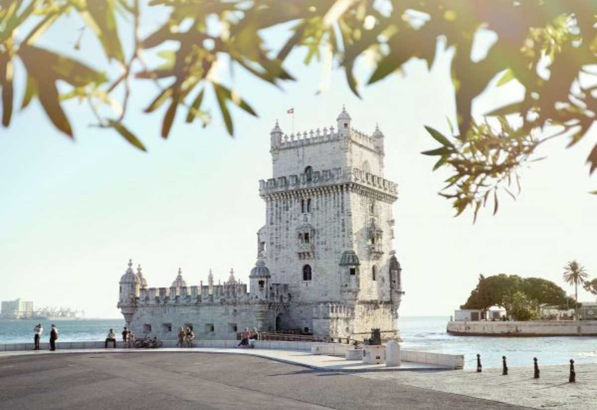  Lisbon City Tour & Shopping