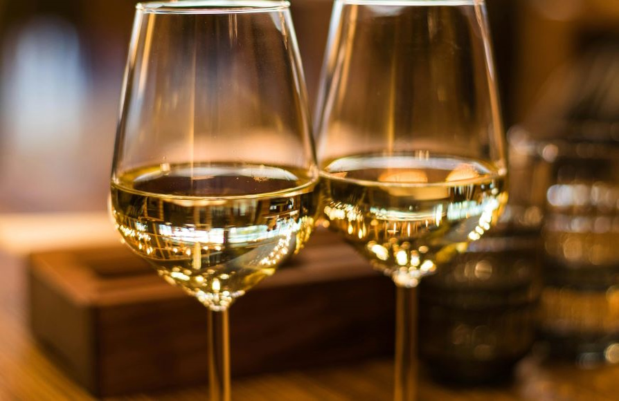 WINE TASTING & SNACKS