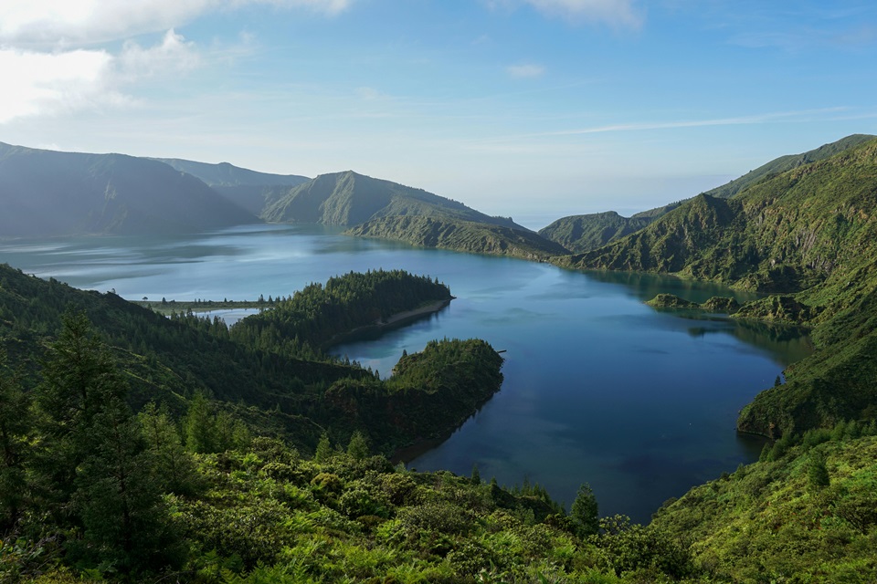 Lagoa das Sete Cidades: Onde a Natureza Encanta e a Cincia Explica