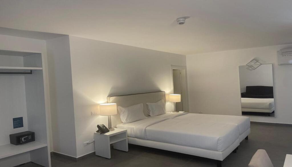 Oasis White Hotel