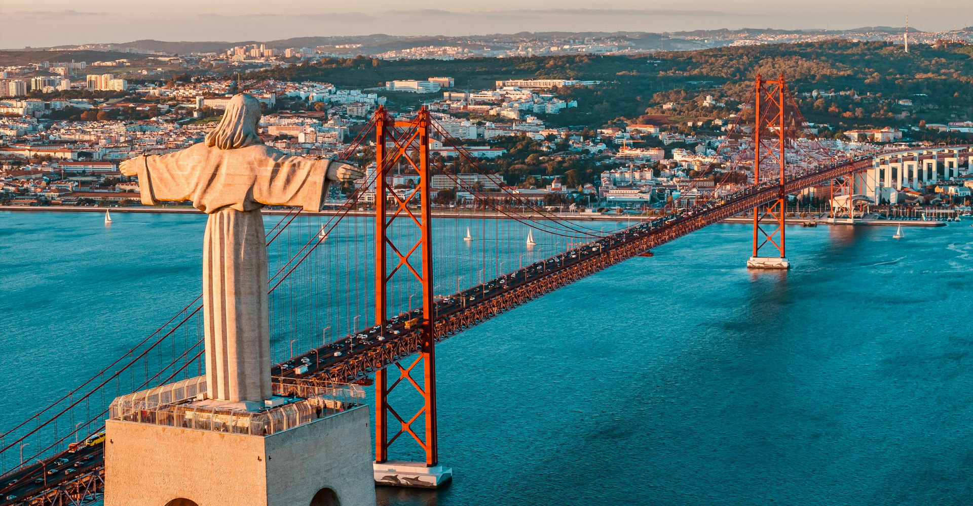 Vista do Cristo-Rei e da Ponte 25 de Abril - Lisboa