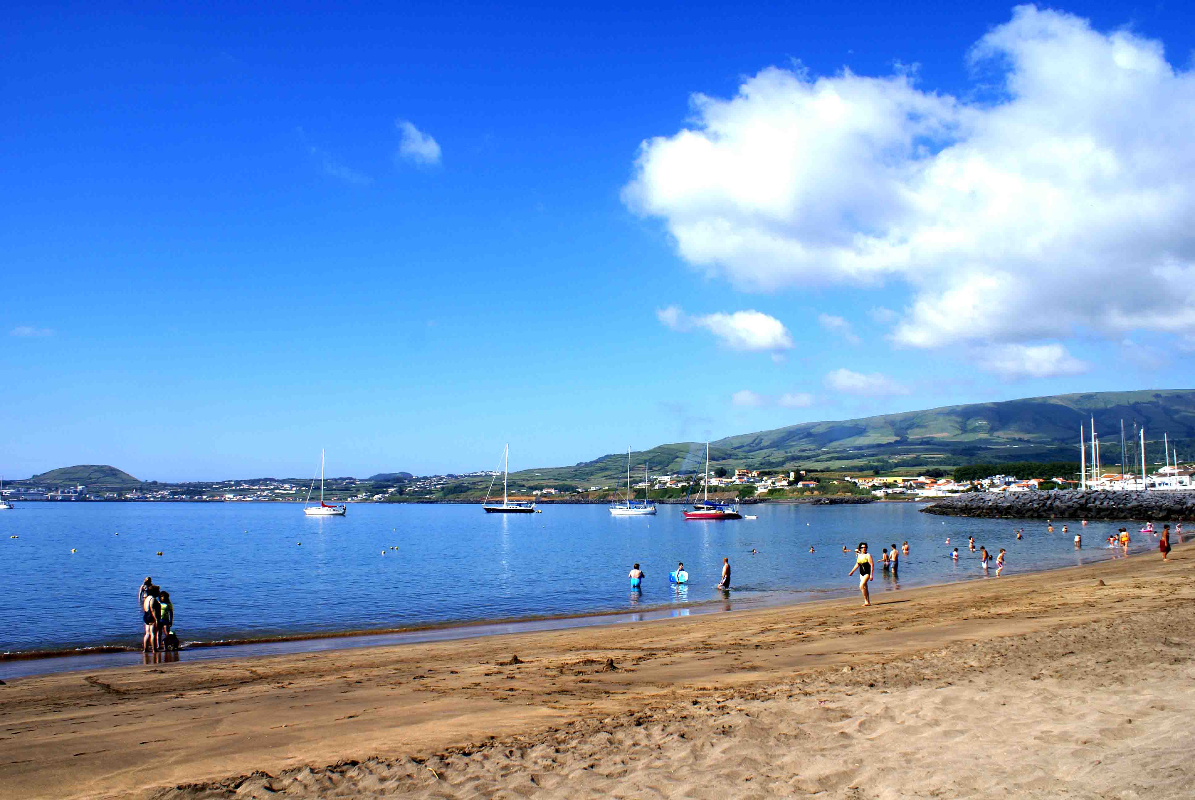 Praia da Oficiais, Praia da Vit�ria