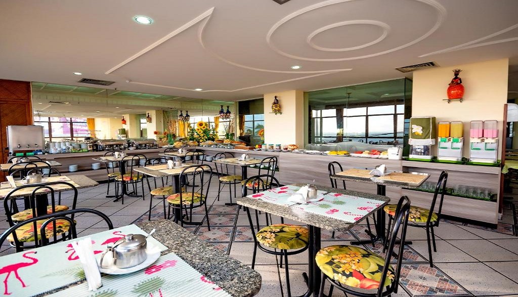 Yak Beach Ponta Negra 