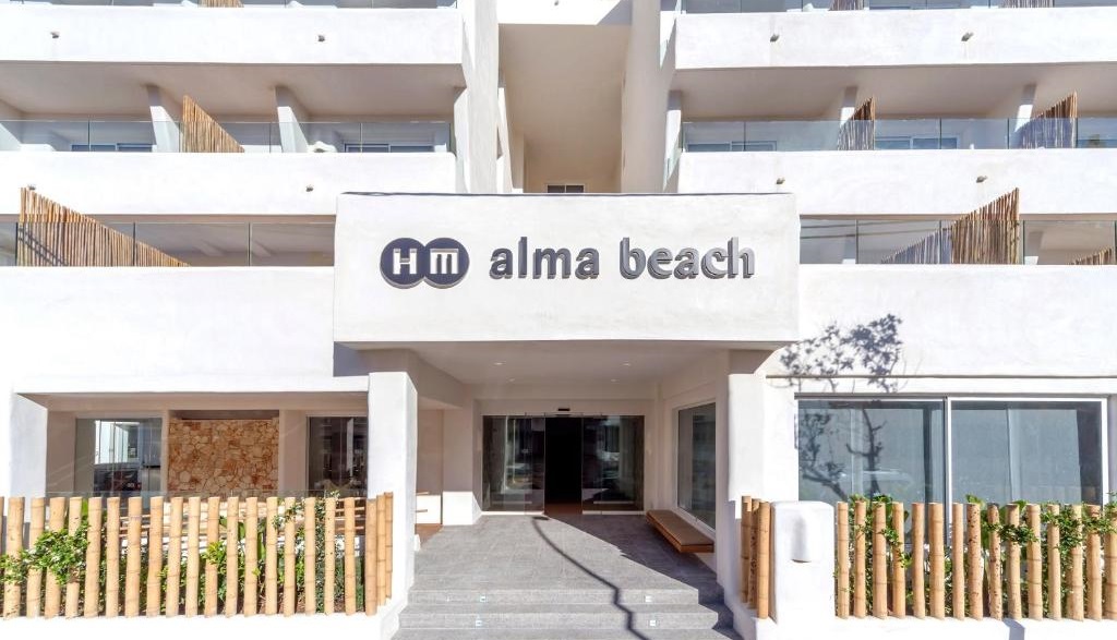 HM Alma Beach