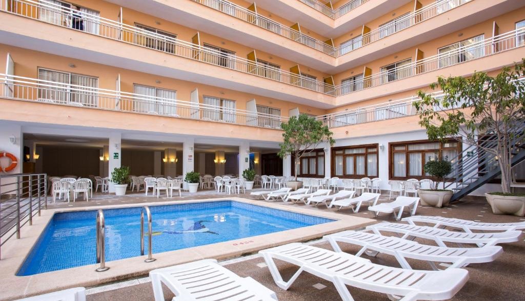 Tal Bah�a de Palma Affiliated by Fergus