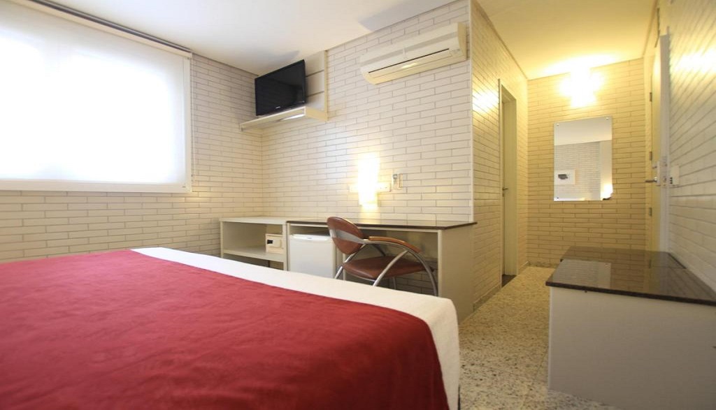 Hotel Confiance Batel 