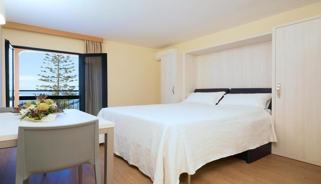 Dom Pedro Garajau Madeira