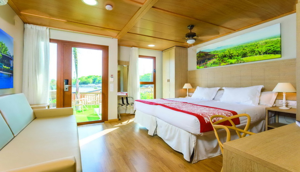 Magic Natura Animal, Water Park & Polynesian Lodge Resort