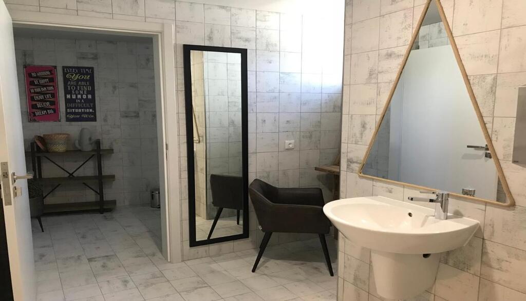 Royal Beach Hostel & Suites