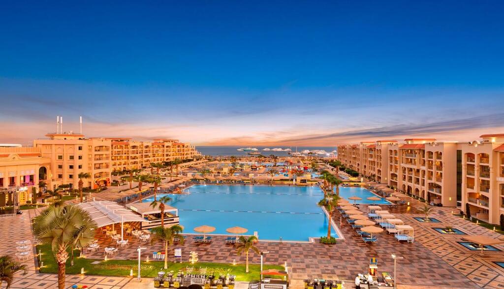 Pickalbatros White Beach Resort