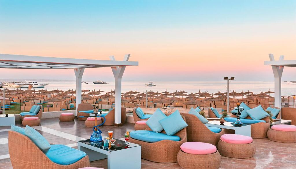 Pickalbatros White Beach Resort