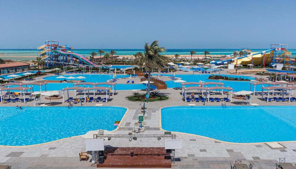 SUNRISE Alora Aqua Park Resort