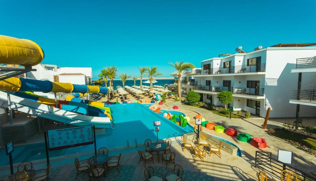 La Rosa Waves Beach Aqua Park