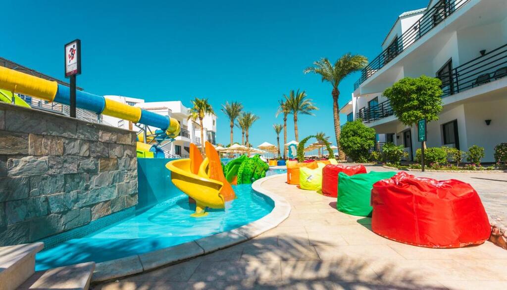 La Rosa Waves Beach Aqua Park