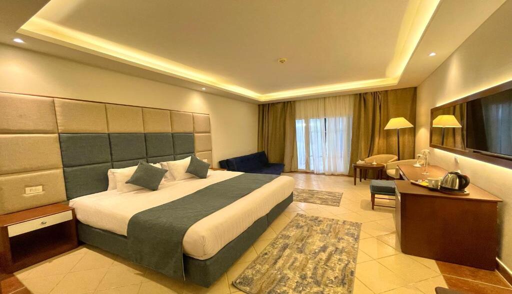 Ivy Cyrene Island Aqua Park Resort