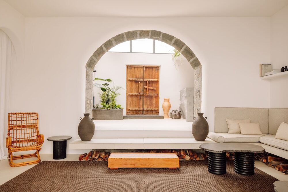 White Exclusive Suites & Villas