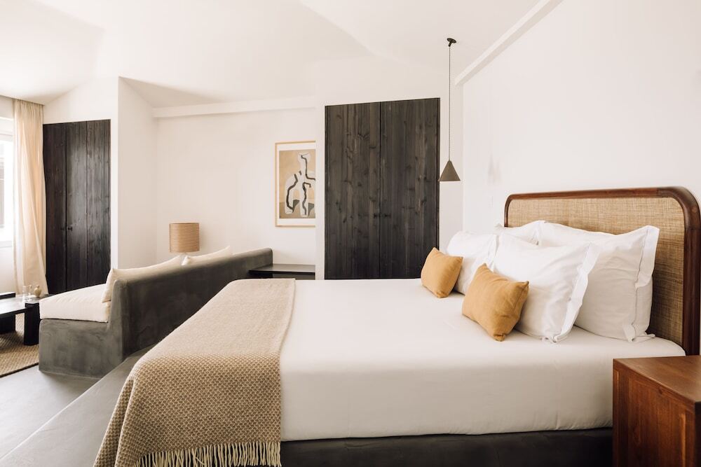 White Exclusive Suites & Villas