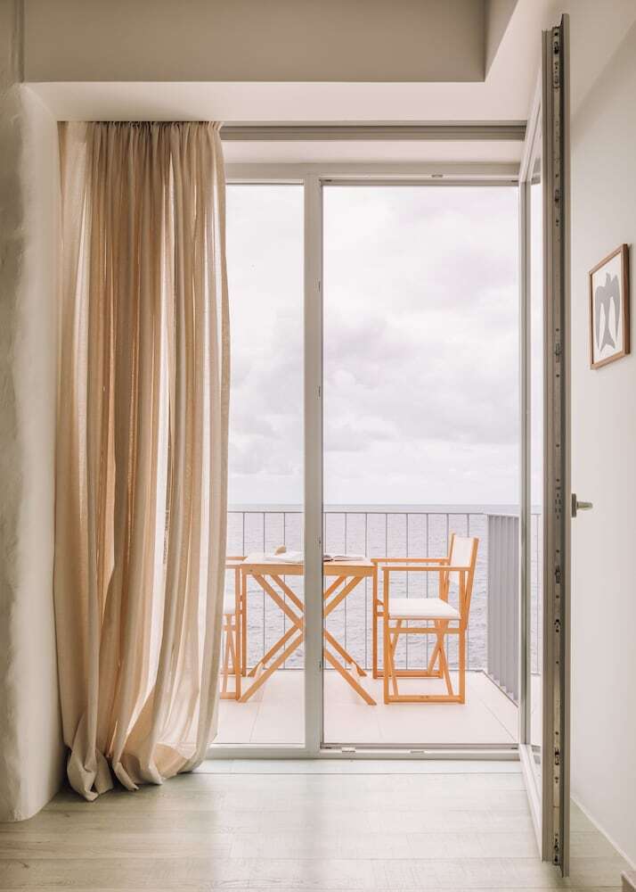 White Exclusive Suites & Villas