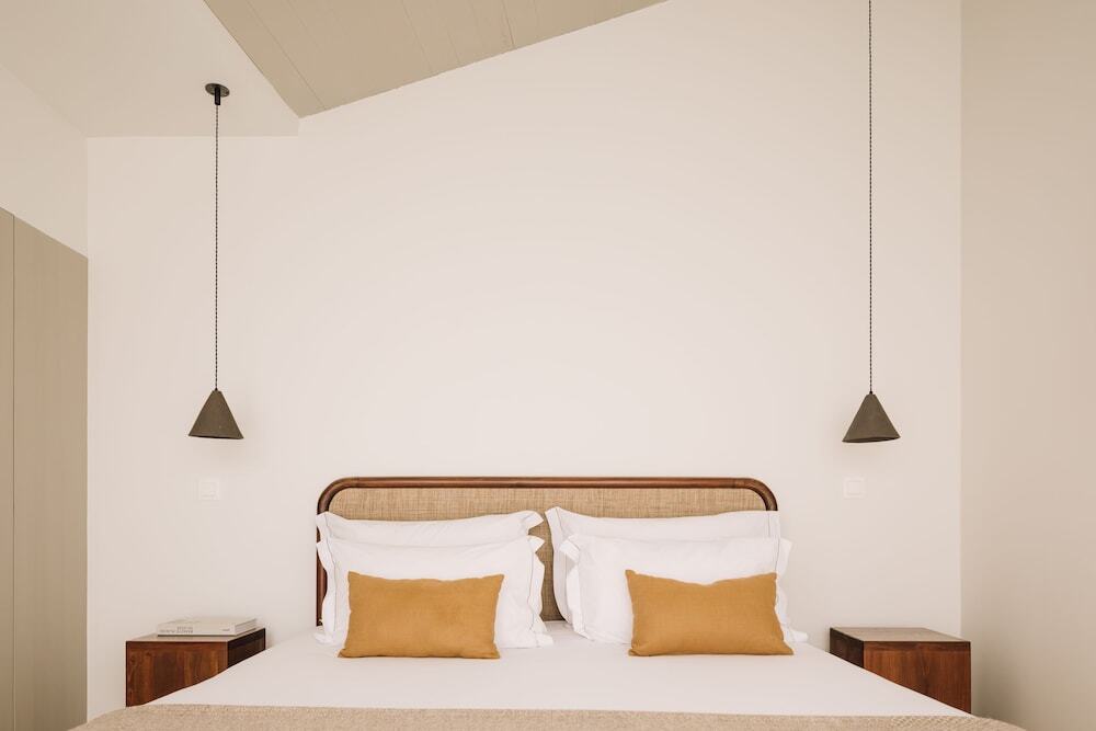 White Exclusive Suites & Villas
