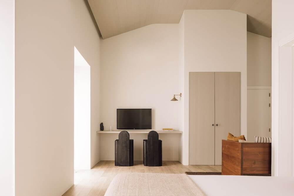 White Exclusive Suites & Villas