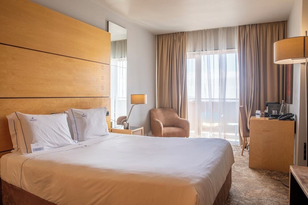VIP Executive Azores Hotel