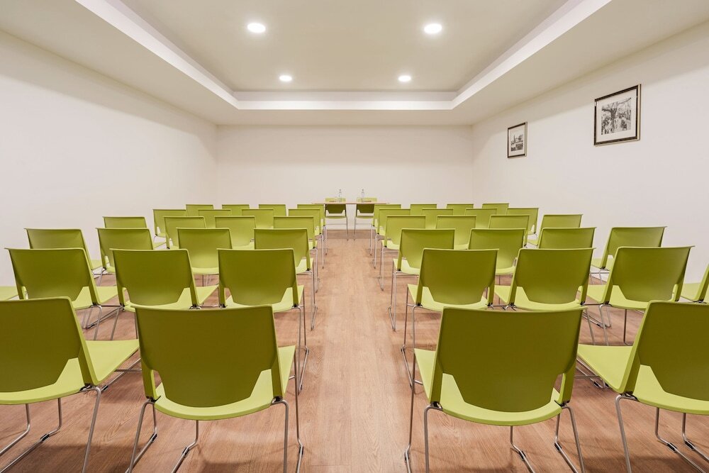 Neat Hotel Avenida