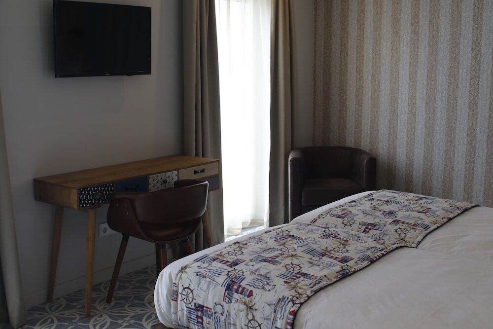 Royal Beach Hostel & Suites