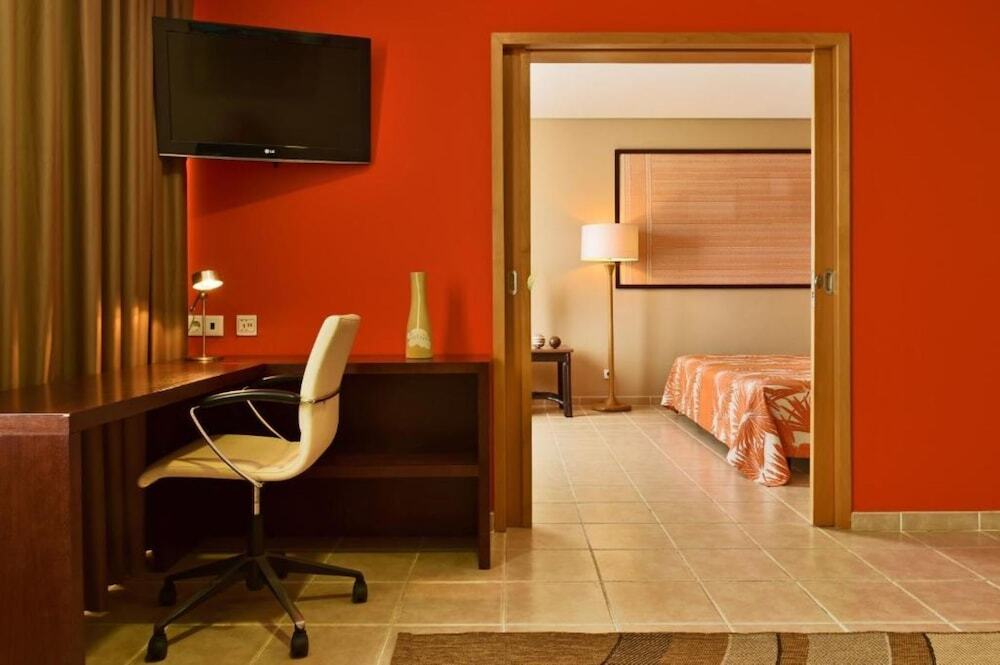 Pestana Tr�pico