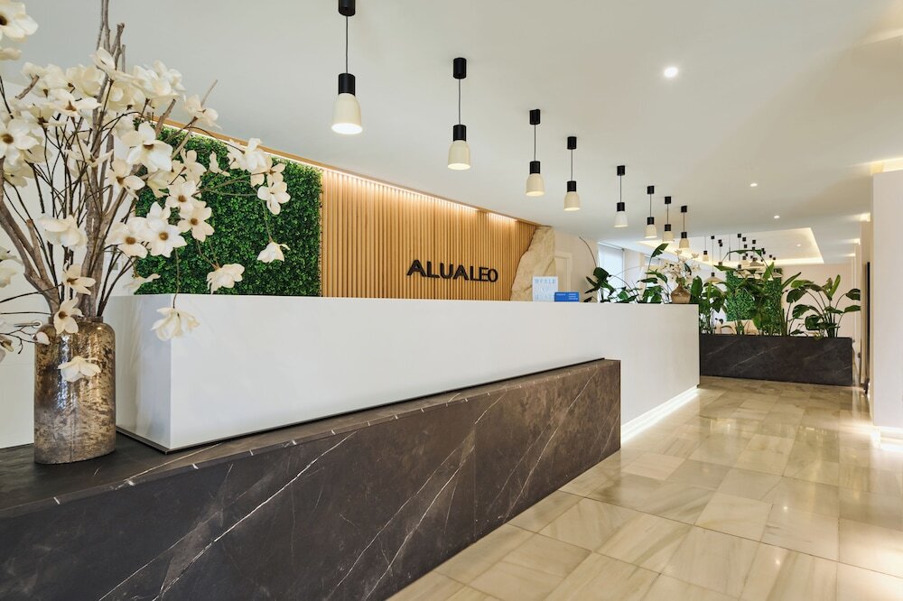 Alua Leo	