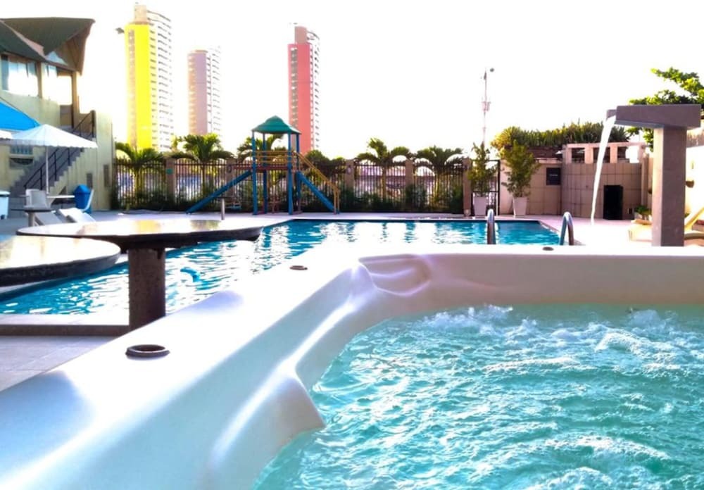 Golden Beach Hotel 