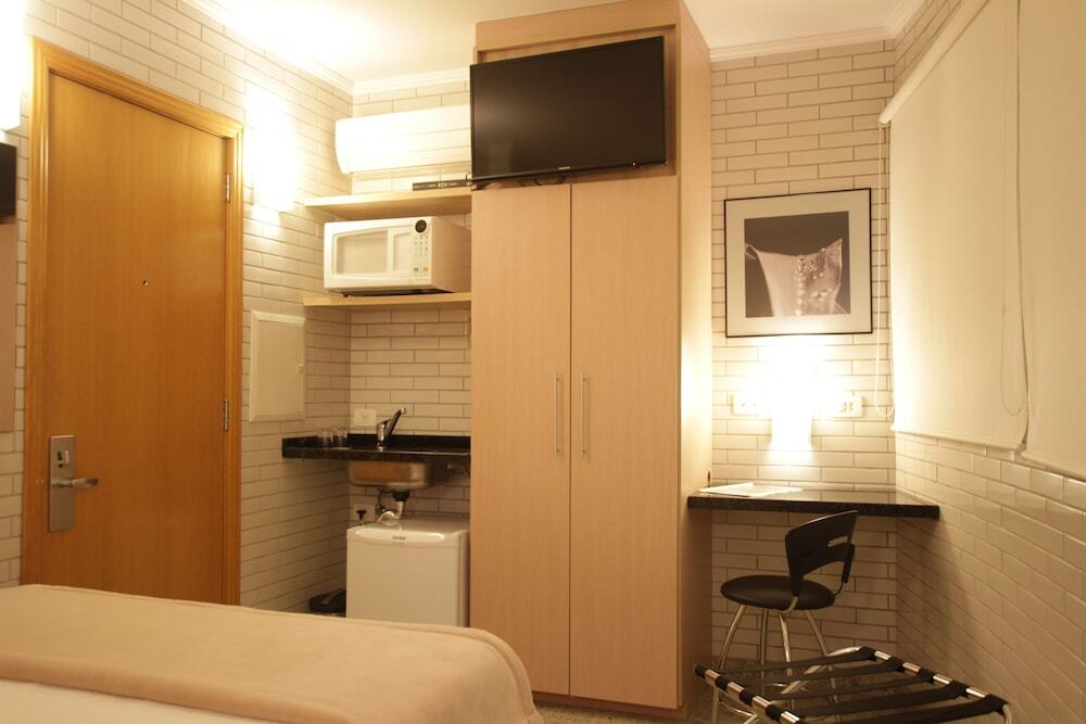 Hotel Confiance Centro C�vico 