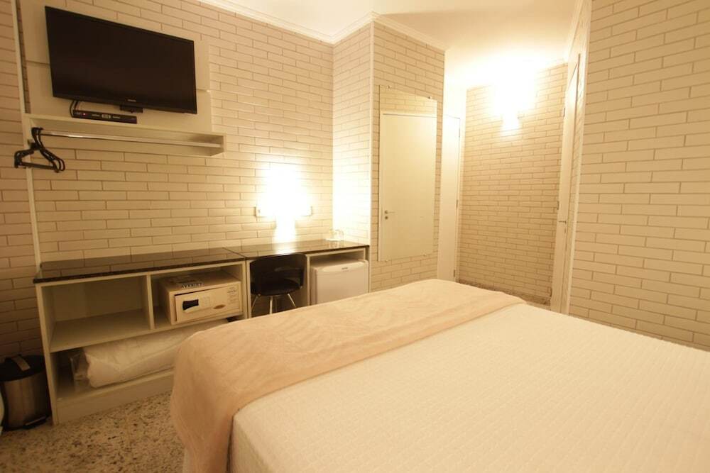 Hotel Confiance Centro C�vico 