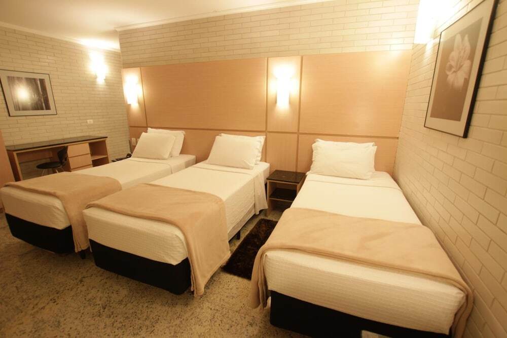 Hotel Confiance Centro C�vico 
