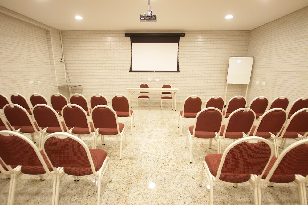 Hotel Confiance Centro C�vico 