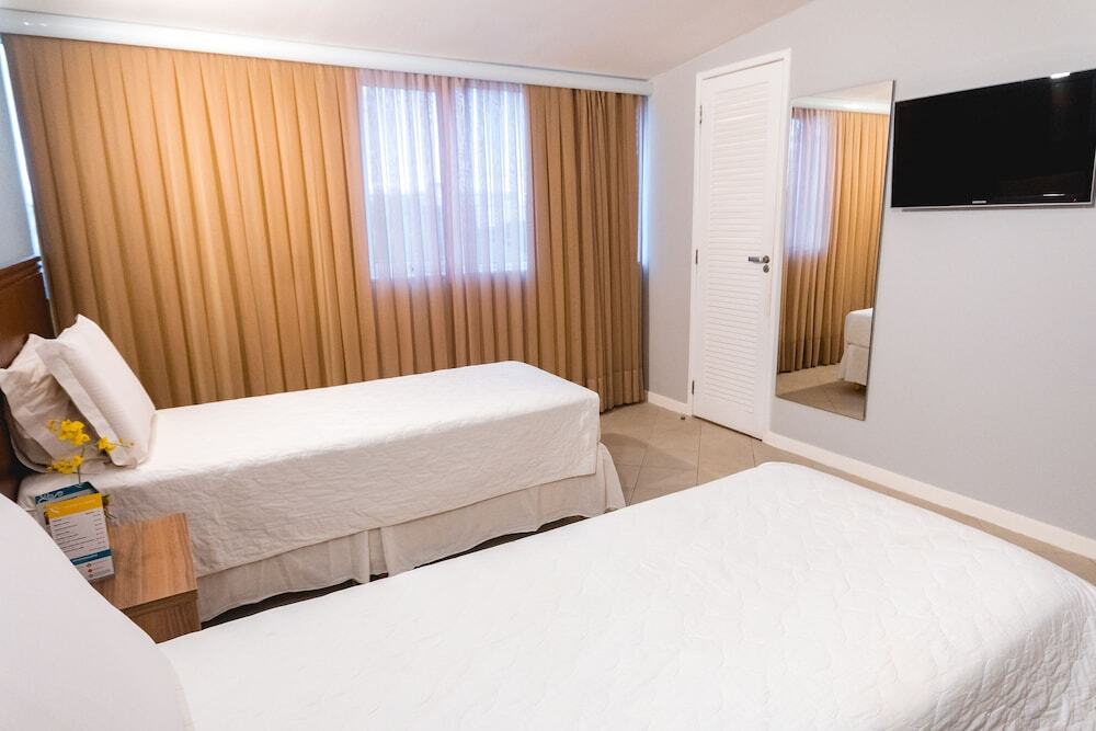Malibu Plaza Hotel 