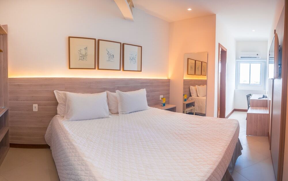 Malibu Plaza Hotel 