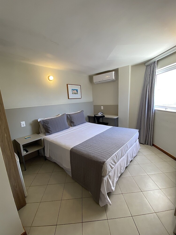 Malibu Plaza Hotel 