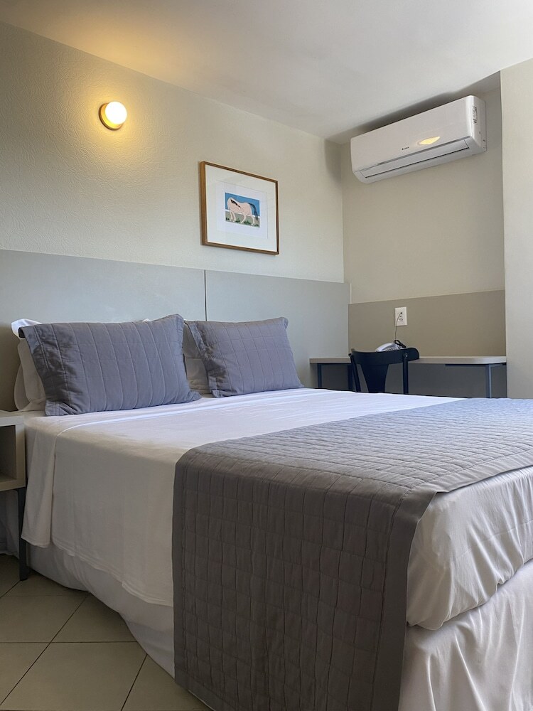 Malibu Plaza Hotel 