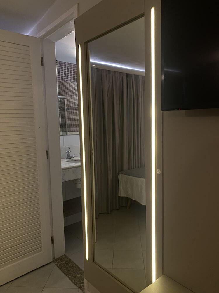 Malibu Plaza Hotel 