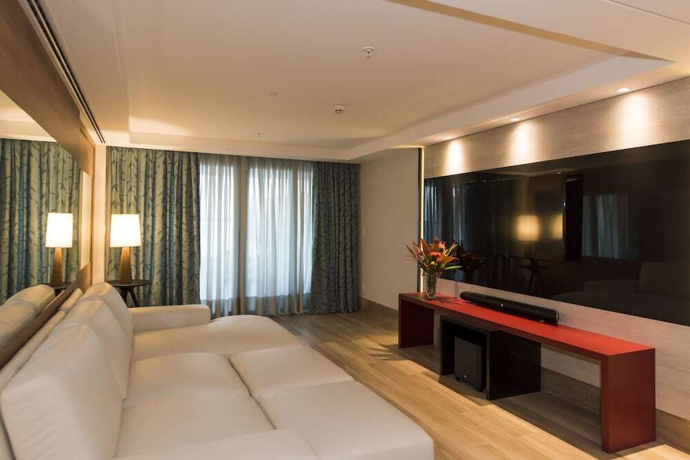 Vogal Luxury Beach Hotel & Spa 