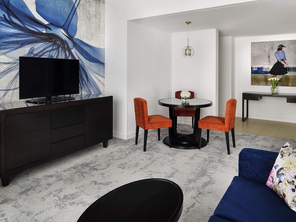 Movenpick Jumeirah Lakes Towers