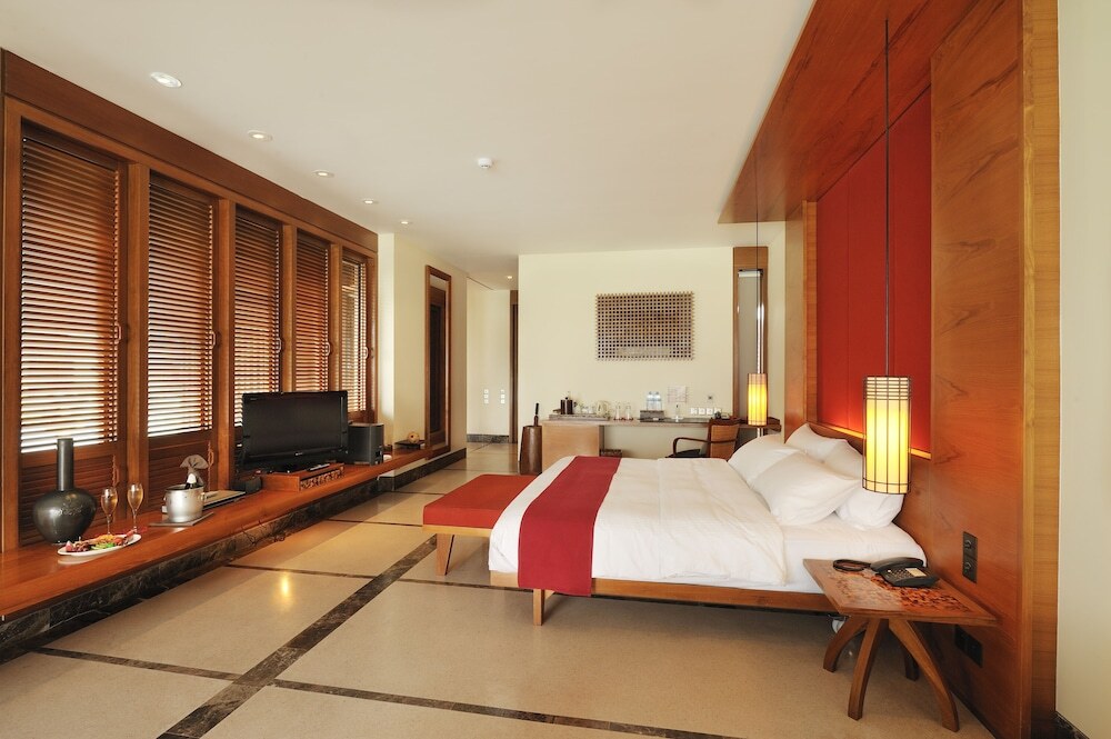 Villa Nautica Paradise Island Resort & Spa