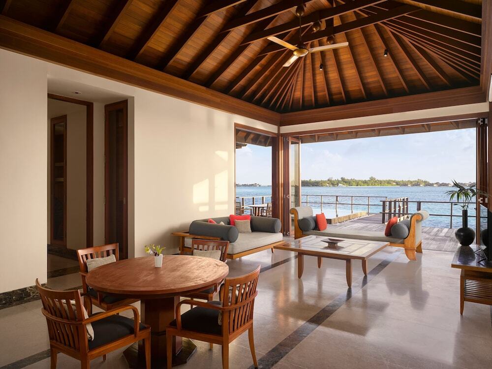 Villa Nautica Paradise Island Resort & Spa
