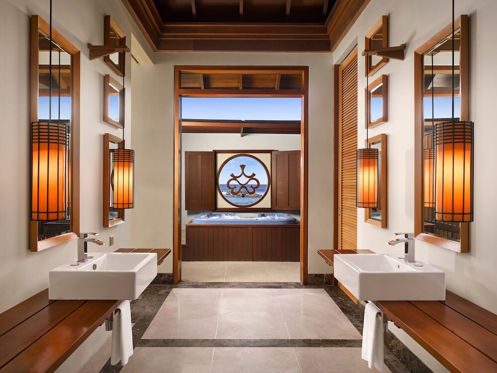 Villa Nautica Paradise Island Resort & Spa