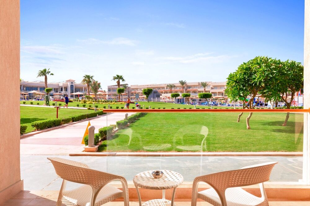 Pickalbatros Royal Moderna Sharm & Aqua Park
