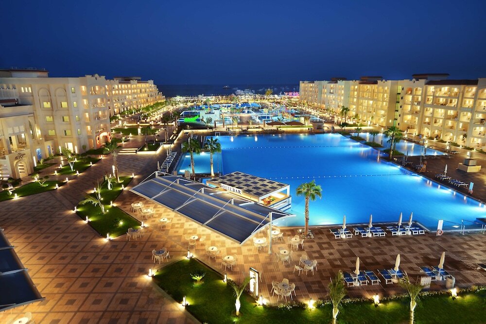 Pickalbatros White Beach Resort