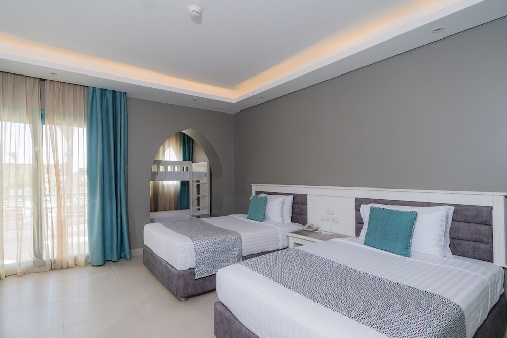 SUNRISE Garden Beach Resort